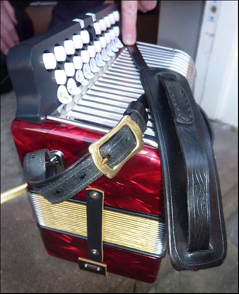 accordion strap
